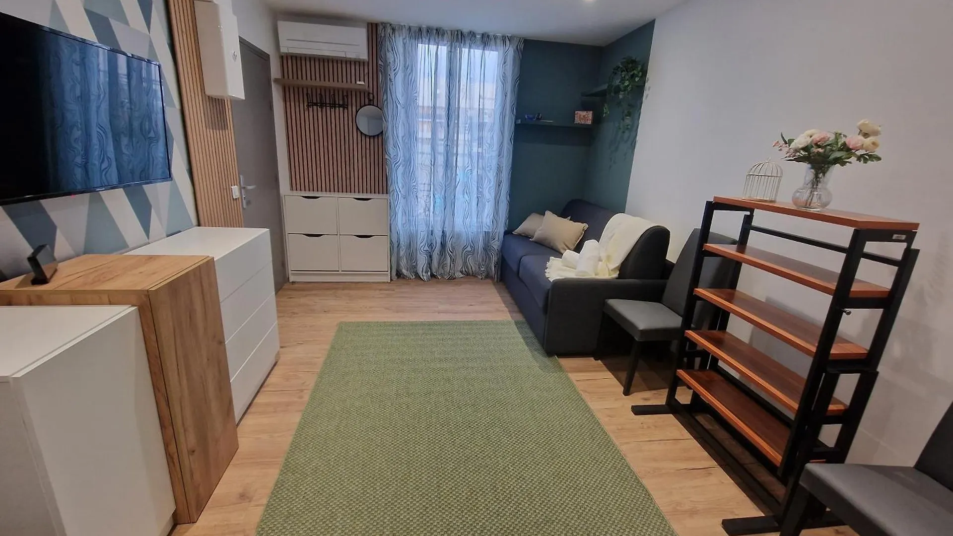 Maison D'Hotes Avec 3 Appartements Et Un Studio Viry-Chatillon 0*,  France